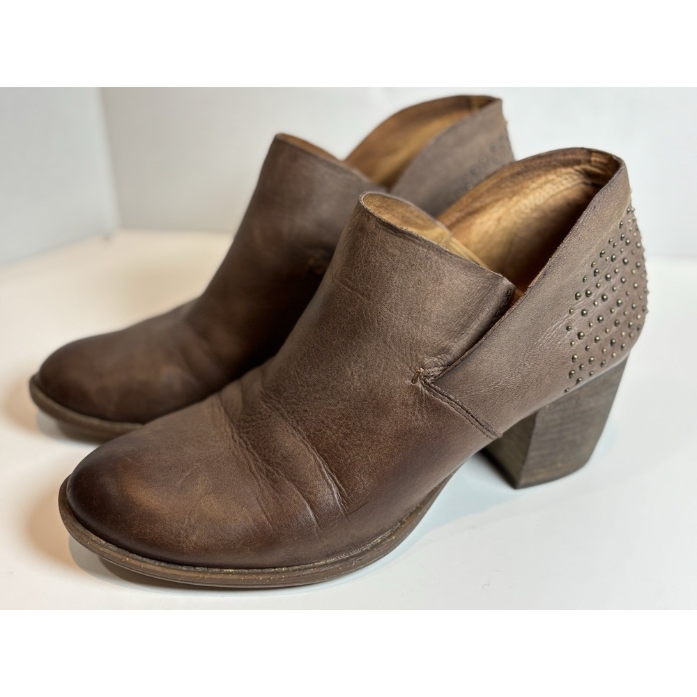 Naya Valerie Women's Classic Brown Leather Studded Booties Size 9.5 Ankle Bootie